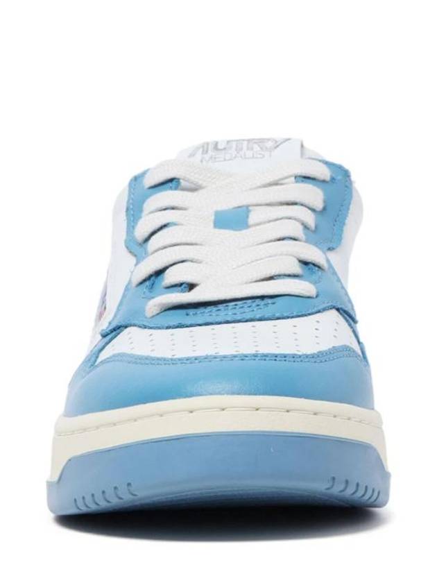 Women's Medalist Bi-Color Low-Top Sneakers Blue - AUTRY - BALAAN 5