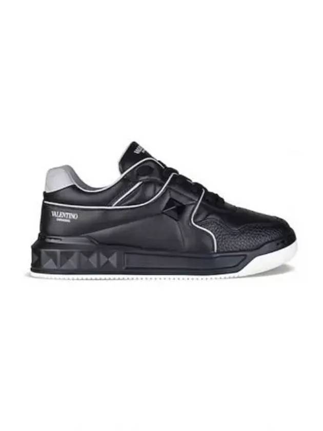 Stud Low-Top Sneakers Black - VALENTINO - BALAAN 2