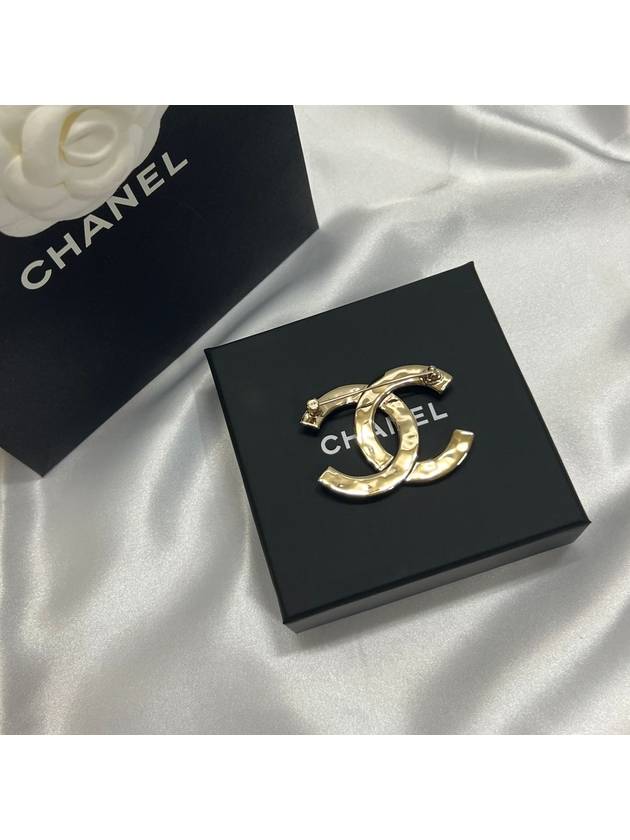 CC Logo Crystal Brooch Silver - CHANEL - BALAAN 5