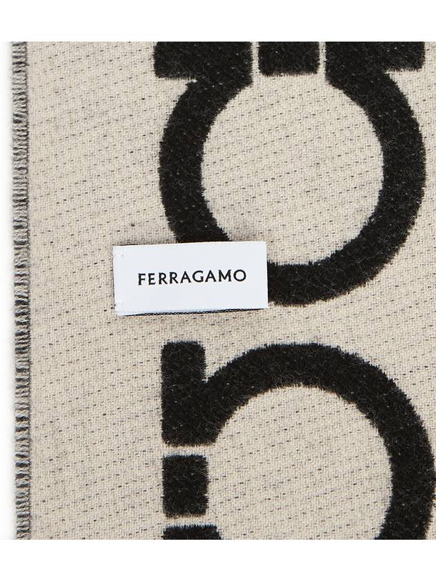 Ferragamo 21 7982 005 0724458 Women s Scarf - SALVATORE FERRAGAMO - BALAAN 8