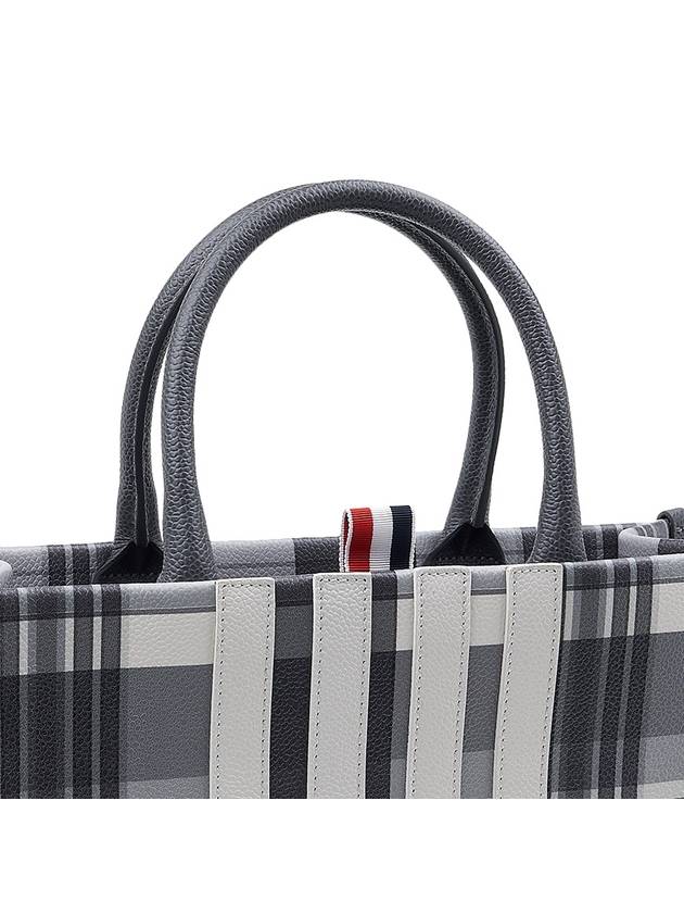 4 Bar Vertical Pebble Grain Leather Tote Black White - THOM BROWNE - BALAAN 8