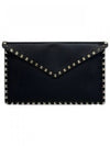 Rockstud Leather Clutch Bag Black - VALENTINO - BALAAN 3