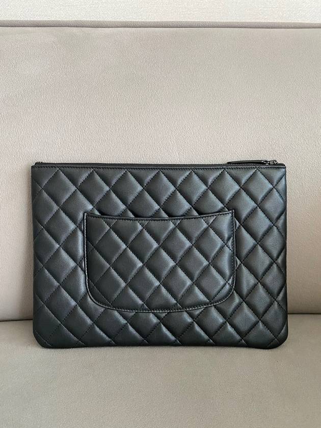 Classic Clutch Medium Lambskin Shiny Pearl Saw Black A82545 - CHANEL - BALAAN 3