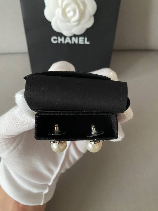 Metal Glass Strass Pearly White Earrings Silver - CHANEL - BALAAN 9