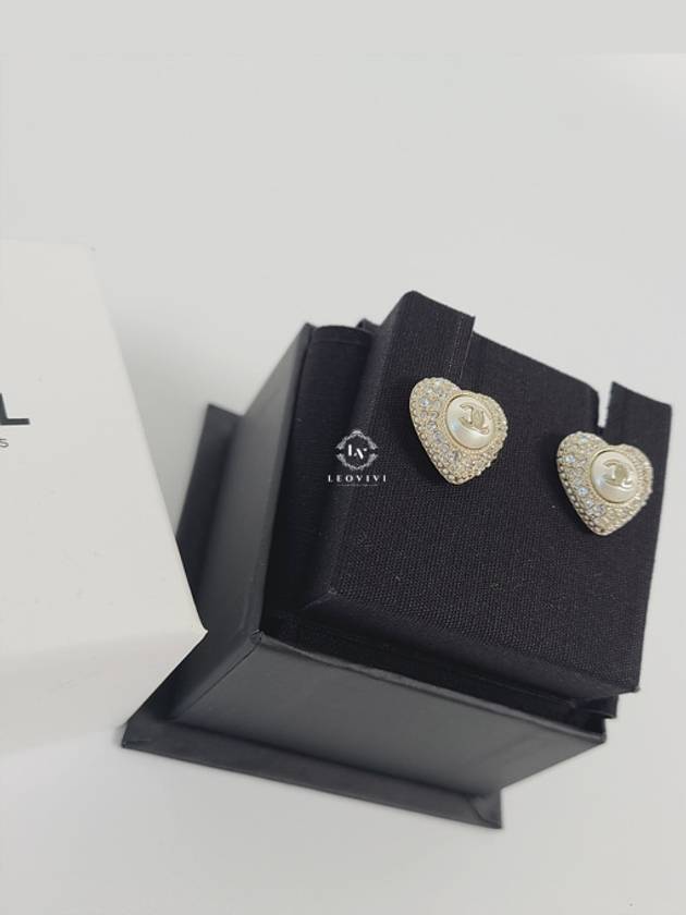 CC Heart Pearl Cubic Earrings White Gold - CHANEL - BALAAN 7