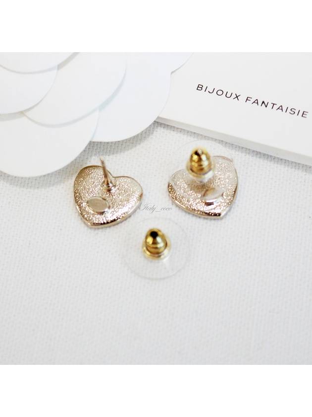 CC logo heart mother of pearl earrings white - CHANEL - BALAAN 7