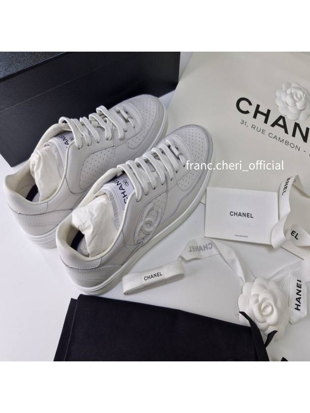 CC Logo Calfskin Low Top Sneakers White - CHANEL - BALAAN 7