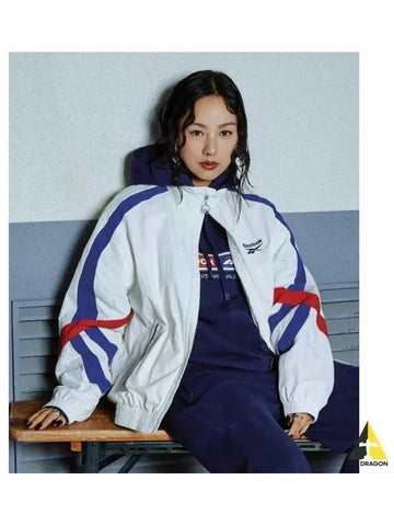 Hyori Lee wears legendary warm up windbreaker OFFWHITE off white - REEBOK - BALAAN 1