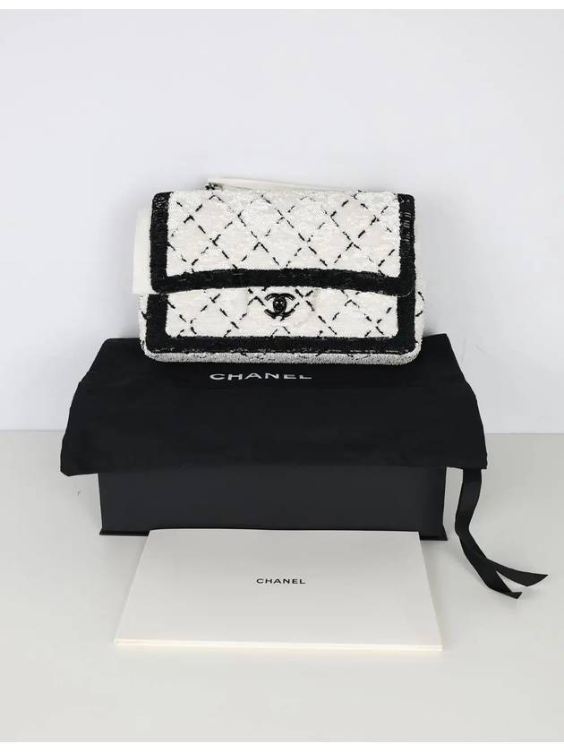 Sequin Large Flap Bag Black Metal White AS4063 - CHANEL - BALAAN 7