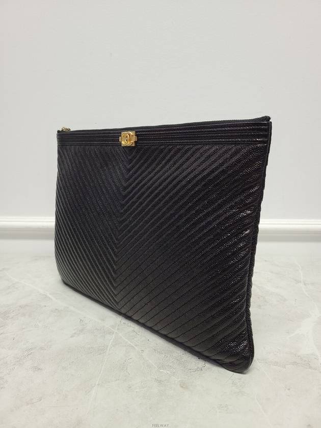 Used luxury goods Lewis It Caviar gold chevron boy clutch bag large size 25 - CHANEL - BALAAN 2