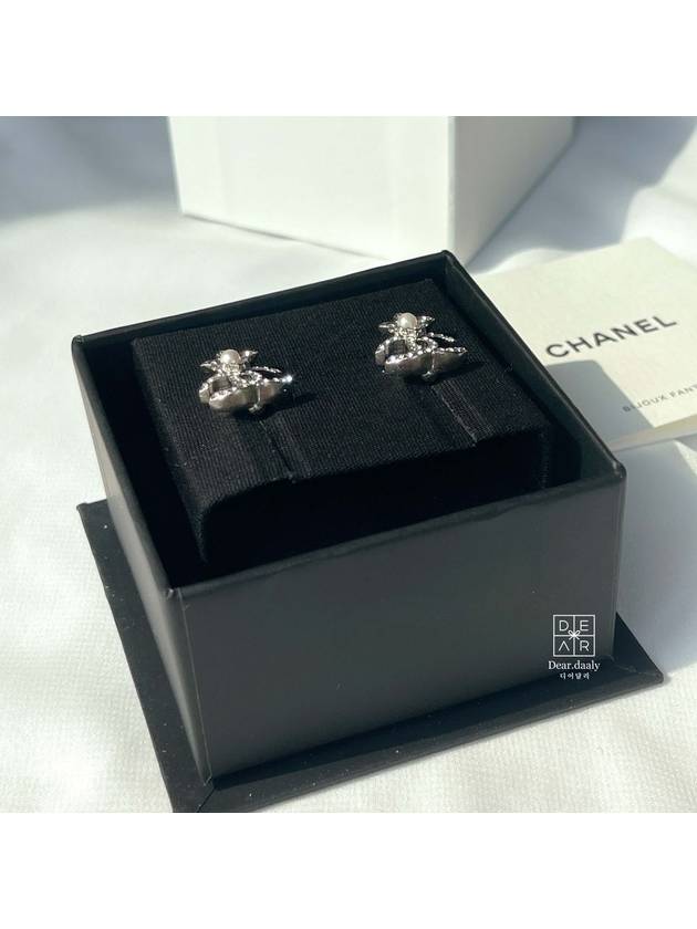 CC logo pearl flower point earrings silver - CHANEL - BALAAN 7