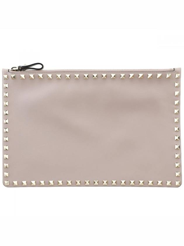 Rockstud Leather Clutch Bag Beige - VALENTINO - BALAAN 1