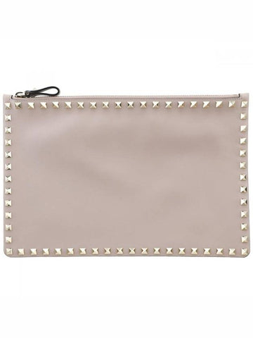 Rockstud Leather Clutch Bag Beige - VALENTINO - BALAAN 1