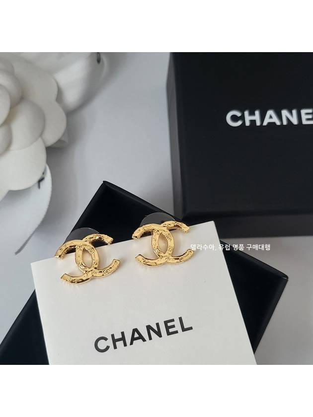 CC Logo Earrings Gold - CHANEL - BALAAN 5