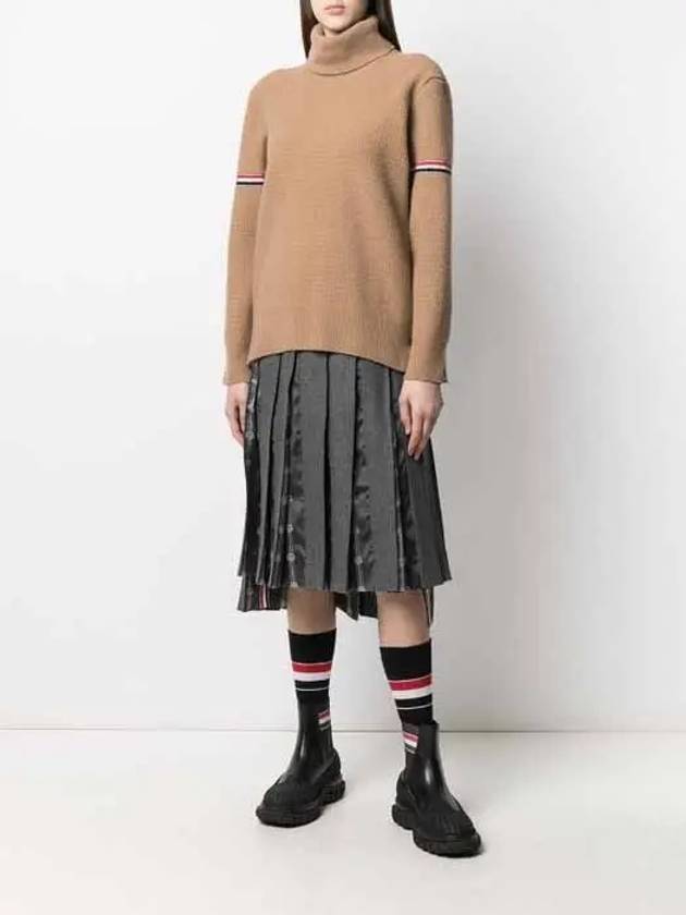 Women s Arm Banding Overwashing Cashmere Turtleneck Knit Camel FKA328A Y1501 275 - THOM BROWNE - BALAAN 4