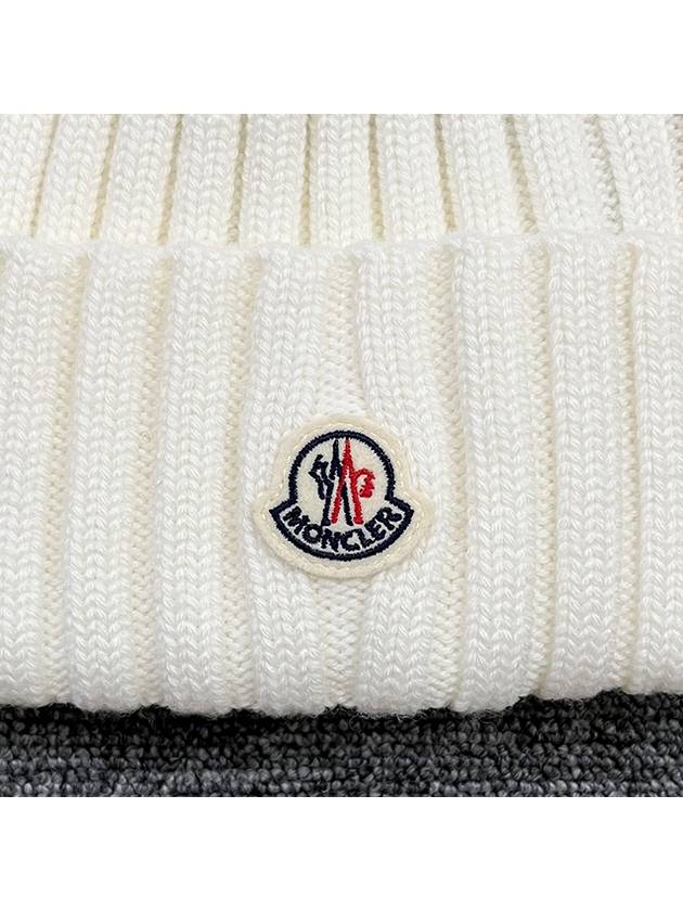 Logo Wappen Patch Pom Knit Beanie Hat White 3B00027 M1131 034 - MONCLER - BALAAN 3