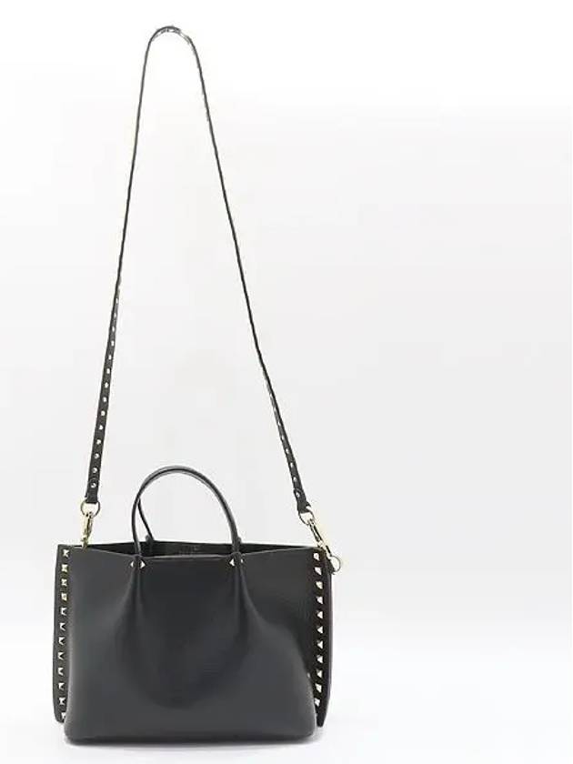 B0L32VSF 0NO Black Leather Rockstud Garavani Tote Bag Shoulder Strap 2WAY - VALENTINO - BALAAN 3