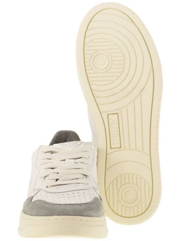 MEDALIST LOW - White leather and suede sneakers in powder - AUTRY - BALAAN 5