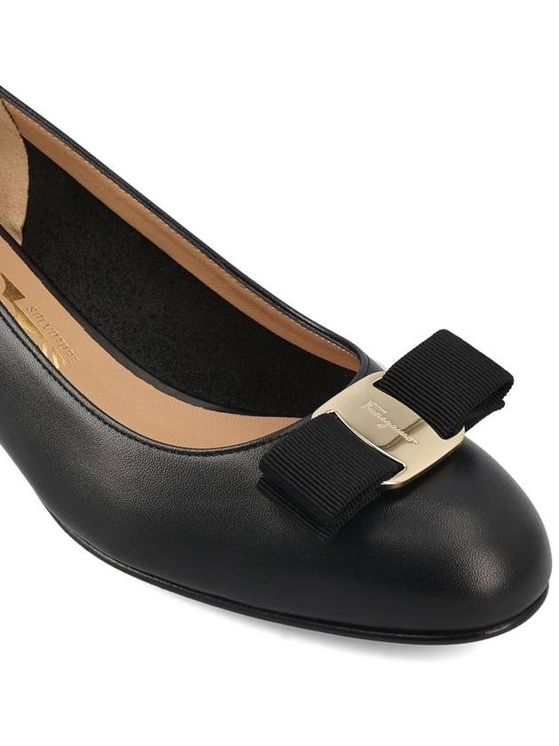 Women's Vara Pumps Black - SALVATORE FERRAGAMO - BALAAN 5