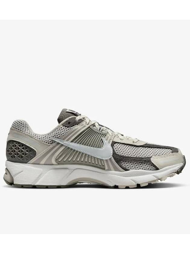 Zoom Vomero 5 Premium Low Top Sneakers Grey - NIKE - BALAAN 3