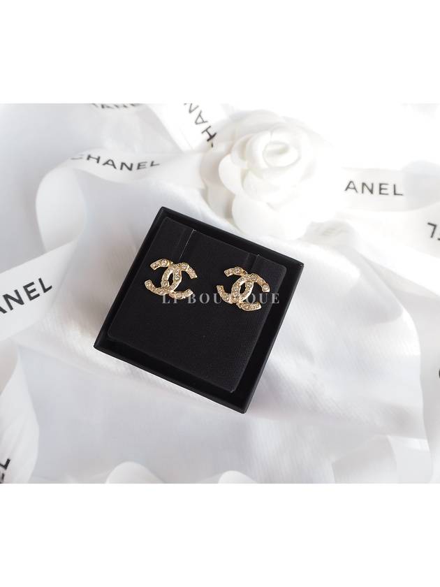 CC logo stud earrings gold - CHANEL - BALAAN 3