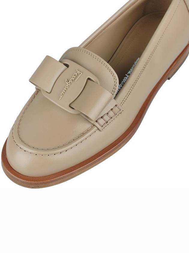 Viva Loafer Cashew - SALVATORE FERRAGAMO - 8