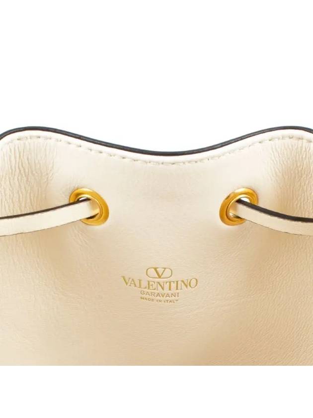 V Logo Signature Small Bucket Bag Light Ivory - VALENTINO - BALAAN 10