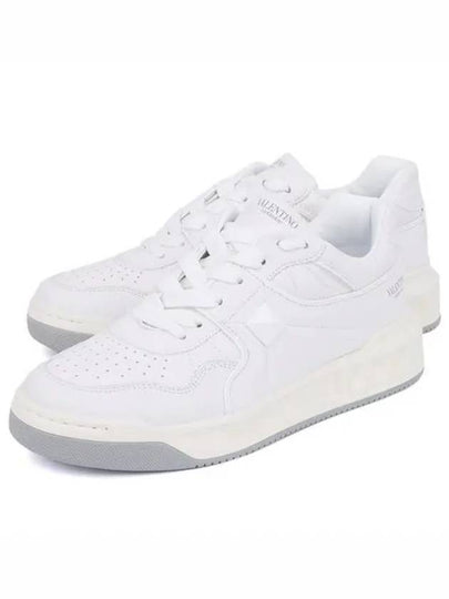 Men's One-Studded Leather Low-Top Sneakers White - VALENTINO - BALAAN 2