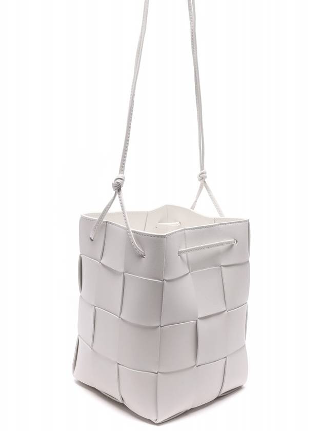 Intrecciato Cassette Small Bucket Bag White - BOTTEGA VENETA - BALAAN 4