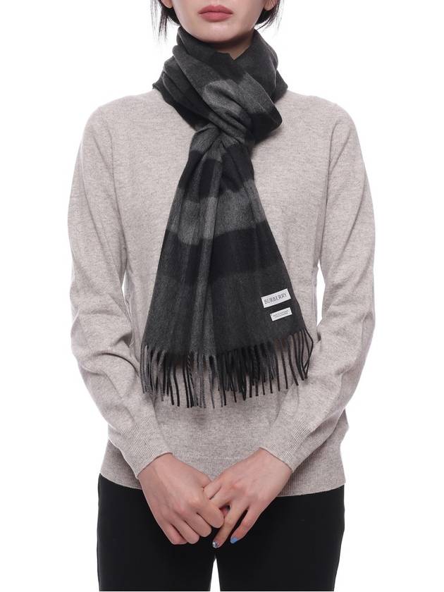 Iconic Check Cashmere Scarf Grey - BURBERRY - BALAAN 4