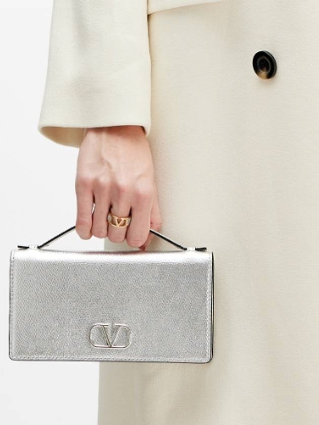 V logo signature chain wallet Kim Ji won bag 4W0P0W42 RFY S13 - VALENTINO - BALAAN 1