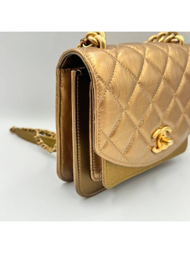 Calfskin CC logo season bag gold flap small AS0784 - CHANEL - BALAAN 3