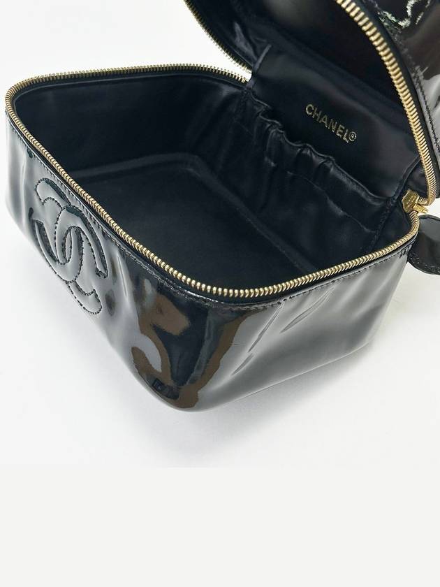 Black enamel 4th division CC logo vanity cosmetic bag 4VCHB28712 - CHANEL - BALAAN 7