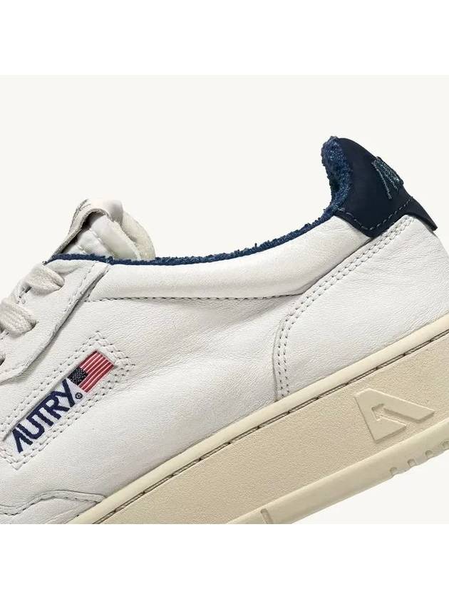 Medalist Navy Tab Low Top Sneakers White - AUTRY - BALAAN 6