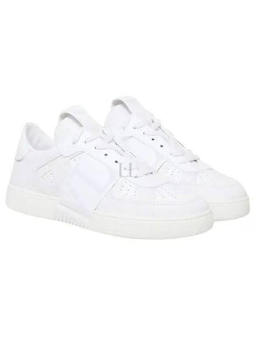 5Y0S0C58 BQX 7DU 5Y2S0C58 VL7N low top sneakers - VALENTINO - BALAAN 1