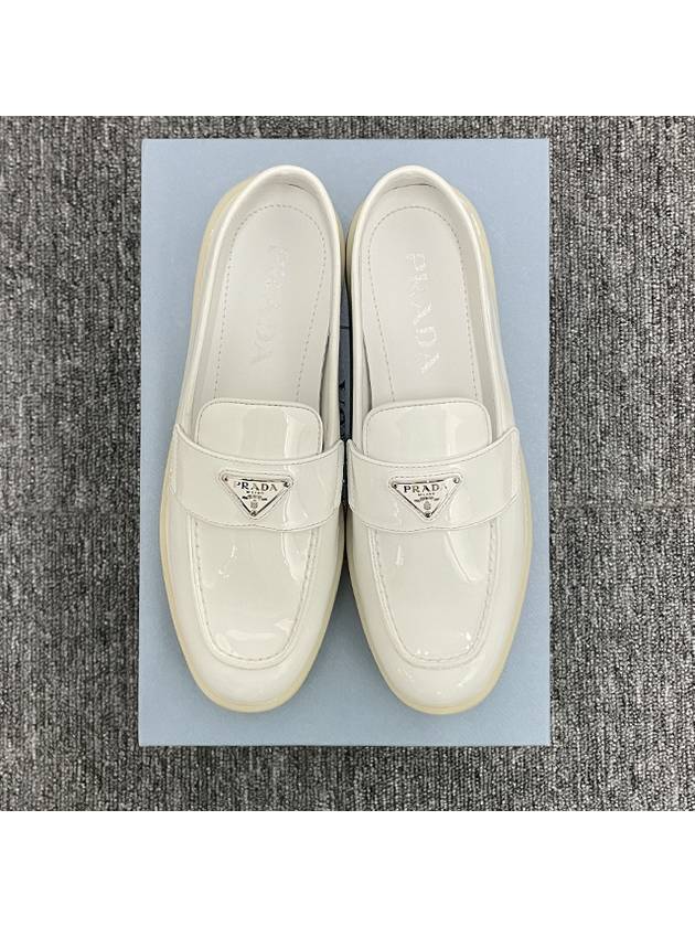 Women's Triangle Logo Patent Leather Loafers White 1D222N 069 F0009 - PRADA - BALAAN 5