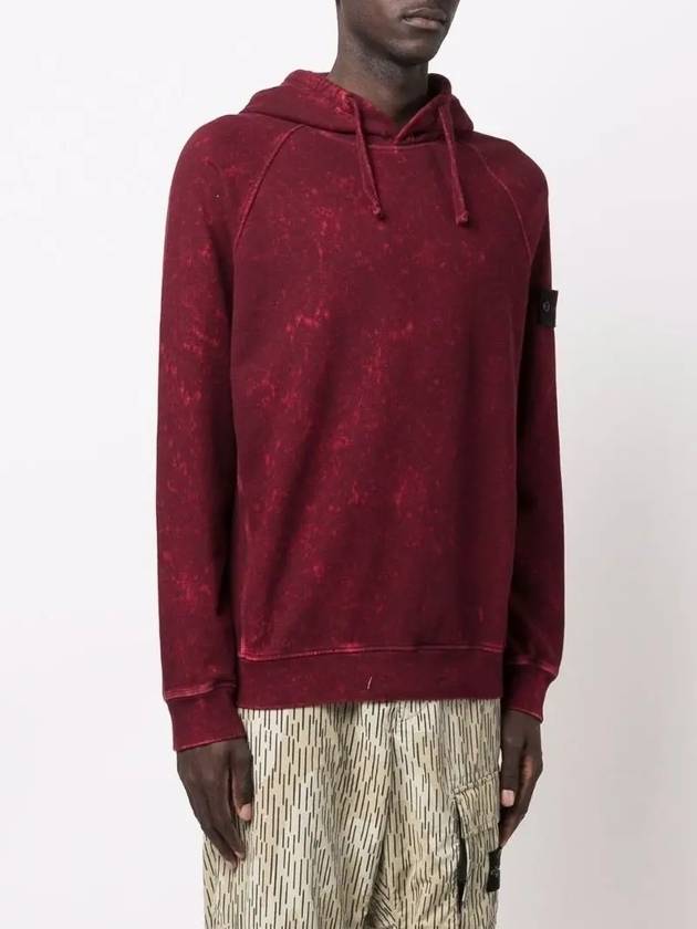 Wappen Tie-Dye Brushed Hoodie Burgundy - STONE ISLAND - BALAAN 4