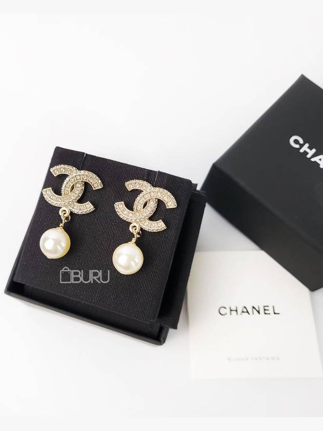 CC Metal Logo Pearl Earrings Gold - CHANEL - BALAAN 2