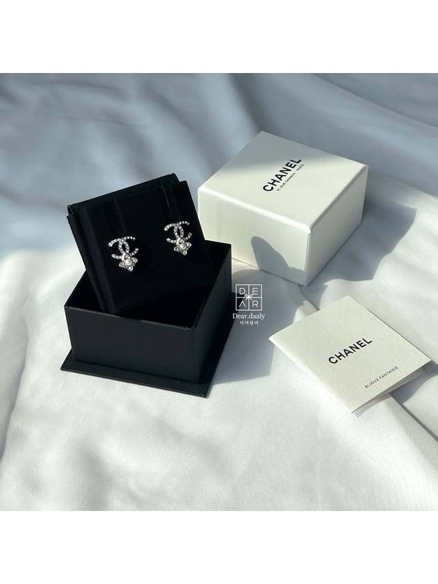 CC logo pearl flower point earrings silver - CHANEL - BALAAN.