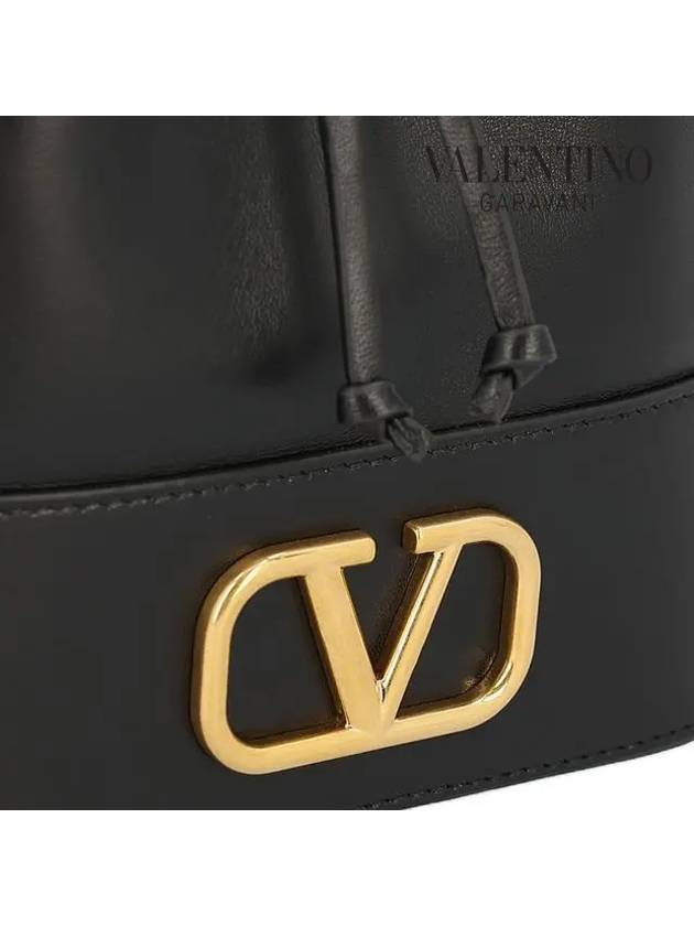 V Logo Signature Chain Napa Leather Bucket Bag Black - VALENTINO - BALAAN 5