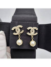 CC Metal Logo Pearl Earrings Gold - CHANEL - BALAAN 5