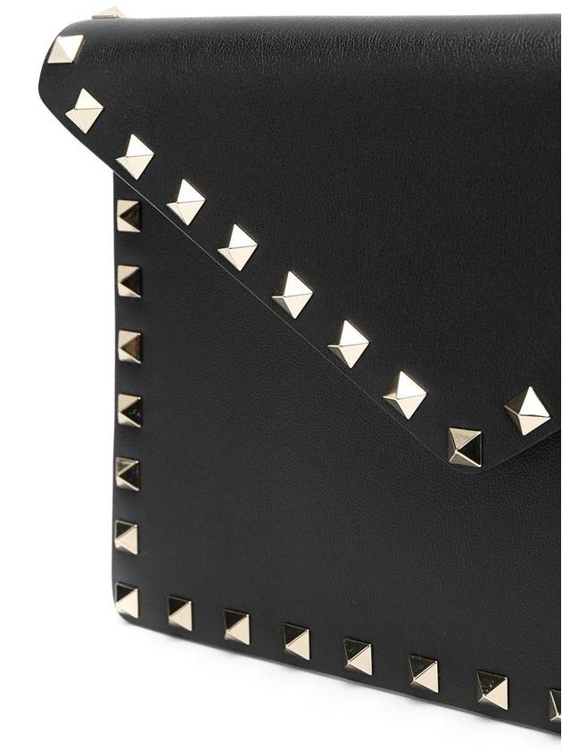 Rockstud Envelope Clutch Bag Black - VALENTINO - BALAAN 5