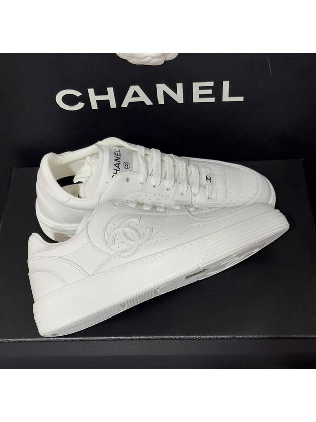 CC Logo Calfskin Low Top Sneakers White - CHANEL - BALAAN 7