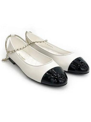 22S Ankle Chain Charm Ballerina Flat Shoes 38 5 White Black 4ET1460 - CHANEL - BALAAN 1