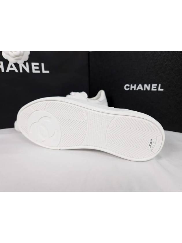 CC Logo Calfskin Low Top Sneakers White - CHANEL - BALAAN 6