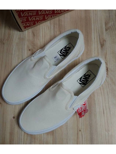 Classic Slip-On White VN000EYEWHT Unisex - VANS - BALAAN 1