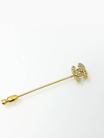 Gold Corkmark CC Logo Rhinestone Pin Brooch 4VCHA25710 - CHANEL - BALAAN 1