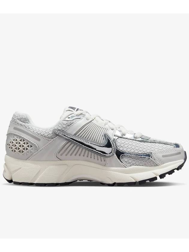 Zoom Vomero 5 Sneakers Photon Dust and Metallic Silver - NIKE - BALAAN 3