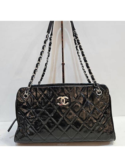 Black patent shoulder bag - CHANEL - BALAAN 2