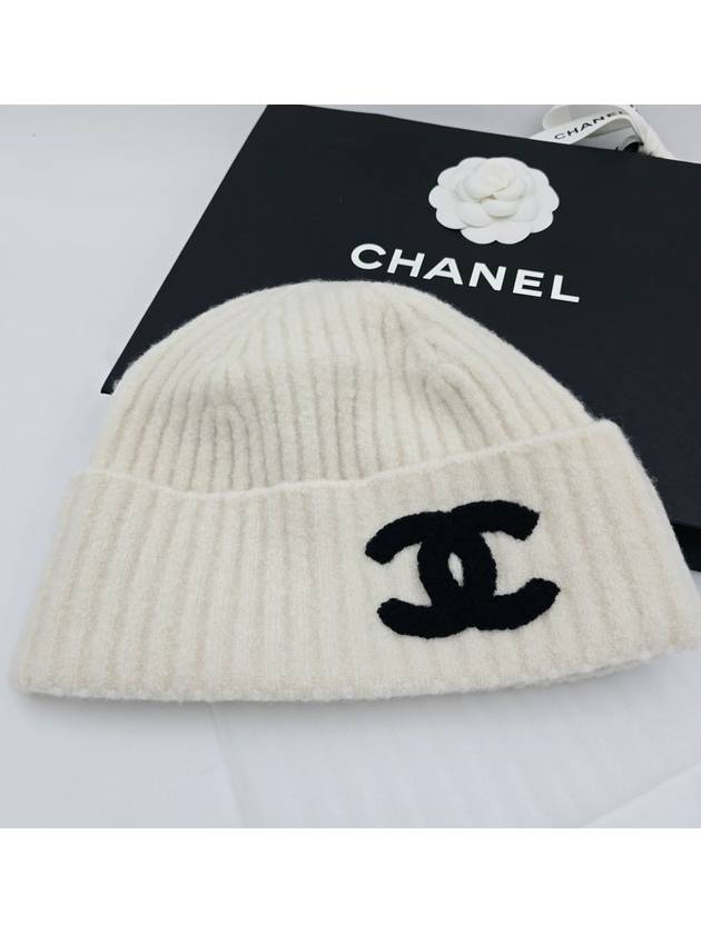 Beanie CC Logo Cashmere Winter Luxury Hat White Ivory AAA590 - CHANEL - BALAAN 1